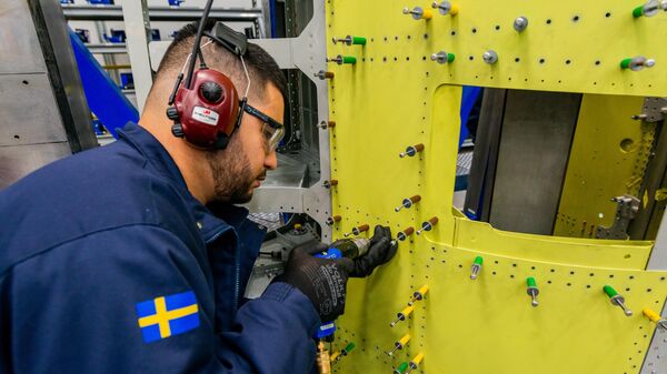 A indústria de defesa sueca SAAB concluiu a montagem da primeira seção de uma fuselagem traseira do caça F-39E Gripen no Brasil - Sputnik Brasil