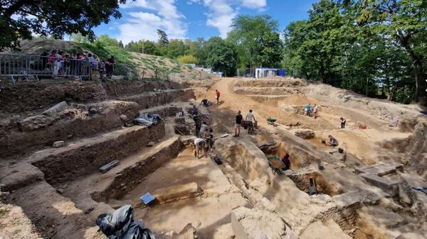Escavação no Parque Clos de la Visitation em Lyon, França - Sputnik Brasil