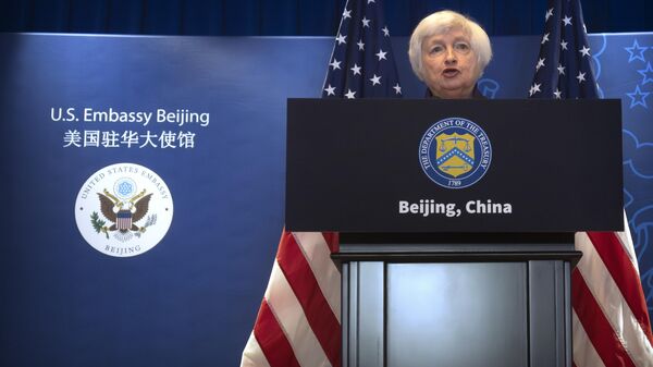 Janet Yellen, secretária do Tesouro dos EUA, fala durante coletiva de imprensa na Embaixada dos EUA em Pequim, China, 9 de julho de 2023 - Sputnik Brasil