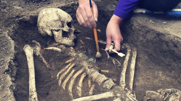 Esqueleto encontrado durante escavações arqueológicas - Sputnik Brasil