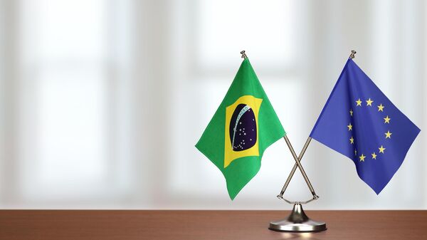 Bandeiras do Brasil e União Europeia - Sputnik Brasil
