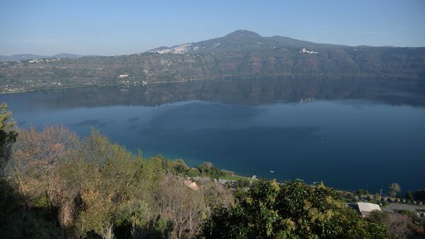 O lago Albano na região italiana  do Lácio - Sputnik Brasil