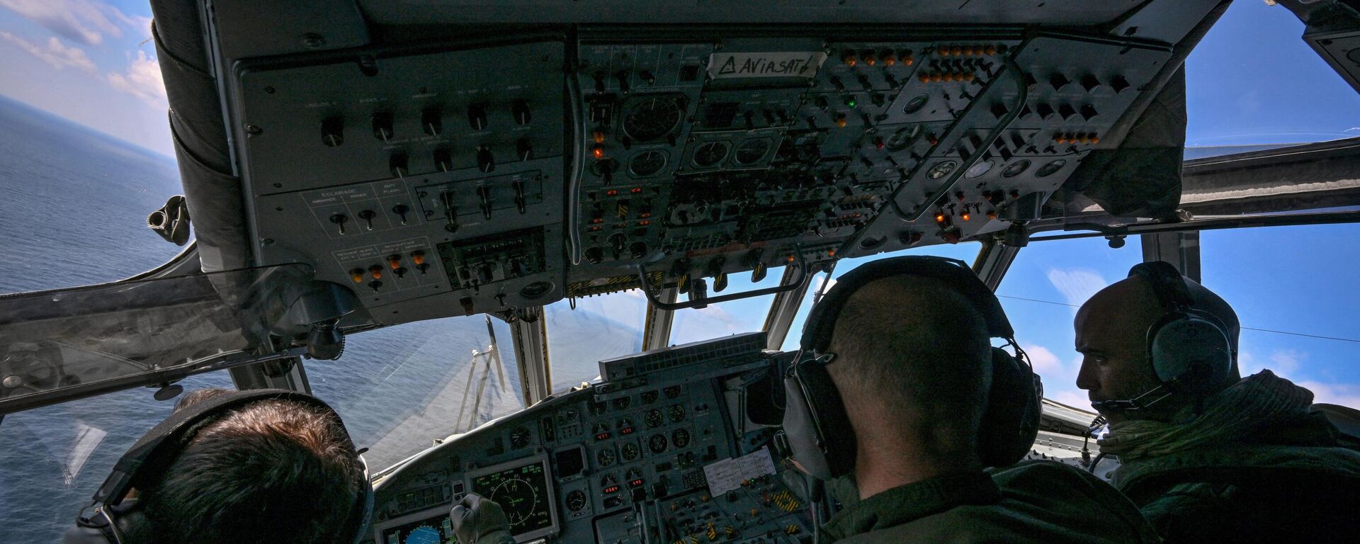 Militares da Marinha da França operam avião ATL2 Atlantique 2 sobre o mar Negro durante o exercício militar Sea Shield 2023 ao largo de Constanta, Romênia, 30 de março de 2023 - Sputnik Brasil, 1920, 26.07.2023