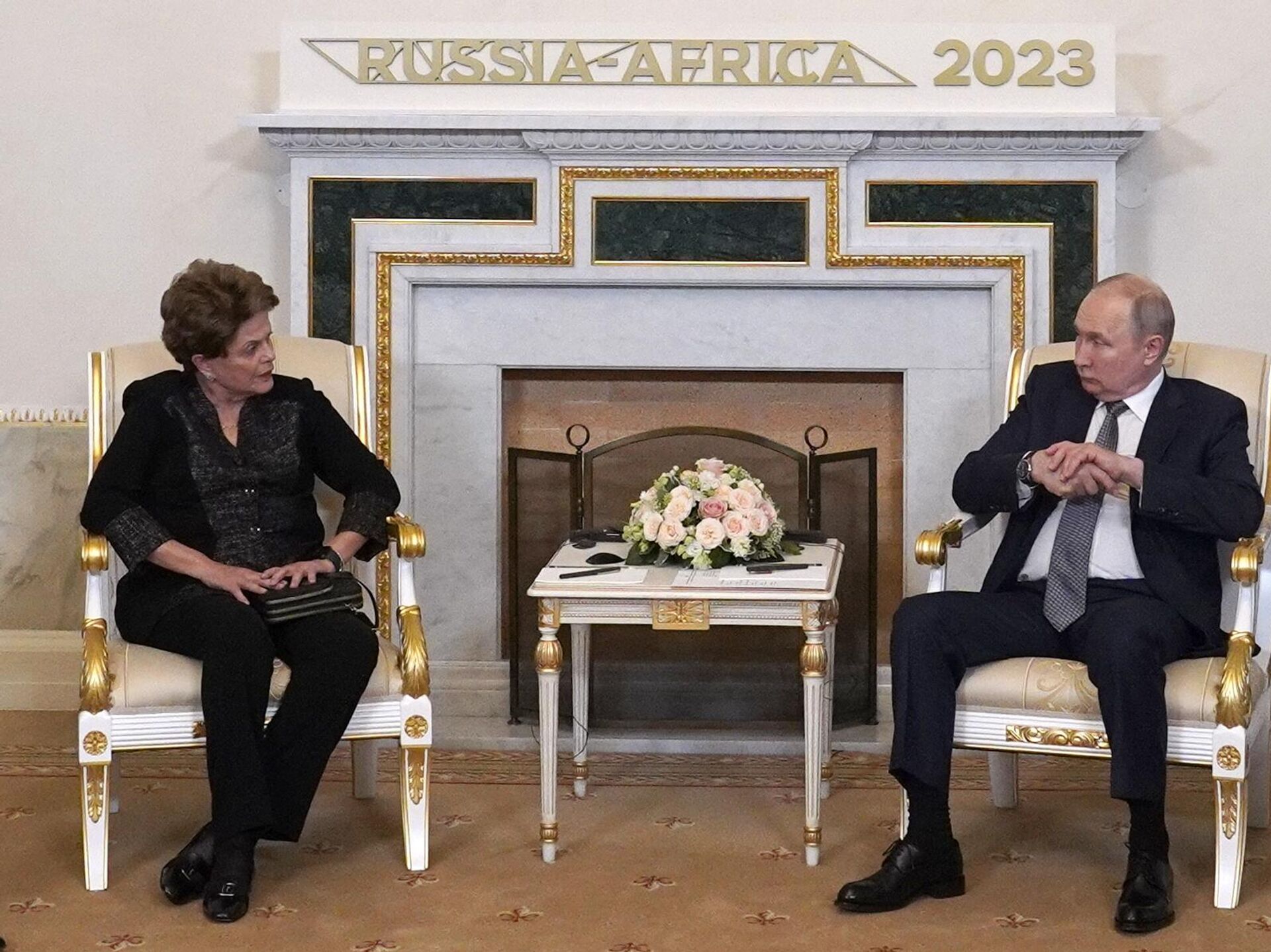Cerco dos EUA à Rússia dá megachance a BRICS - Brasil 247