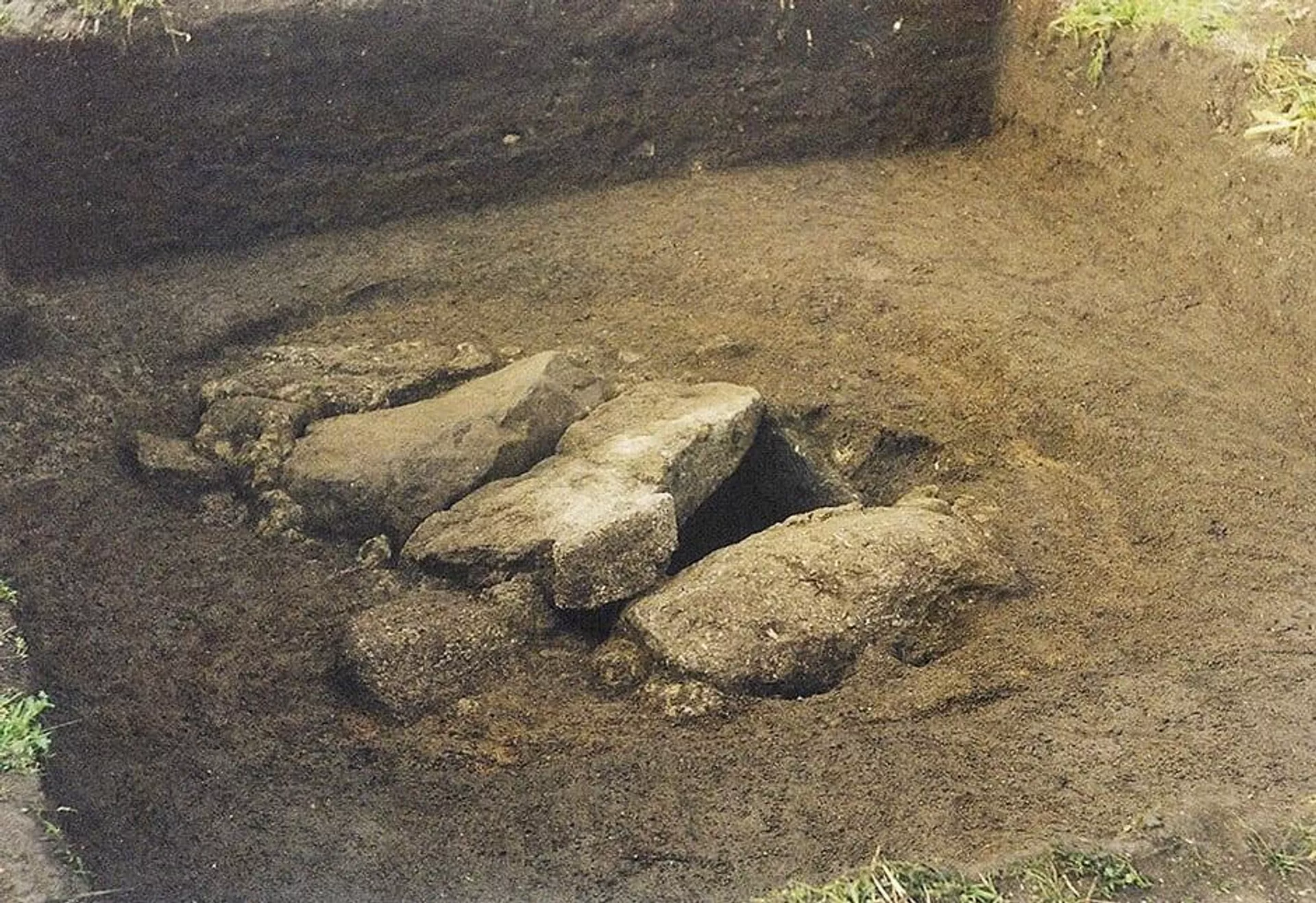 Espada e espelho da Idade do Ferro descobertos em um túmulo de 2.000 anos na ilha britânica de Bryher - Sputnik Brasil, 1920, 28.07.2023