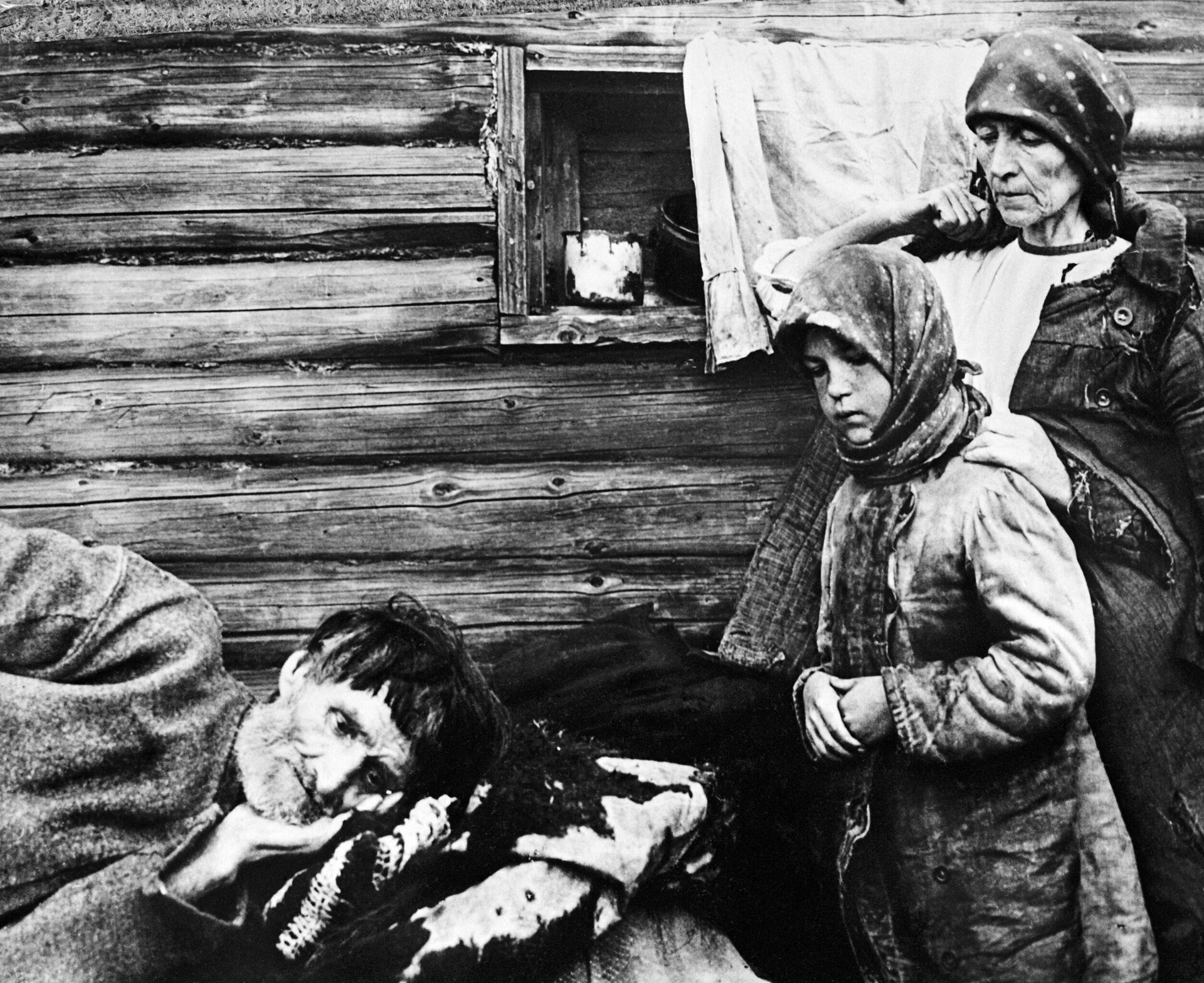 Foto de arquivo tirada em novembro de 1932 retrata a fome que assolou a Europa do Leste  - Sputnik Brasil, 1920, 28.07.2023