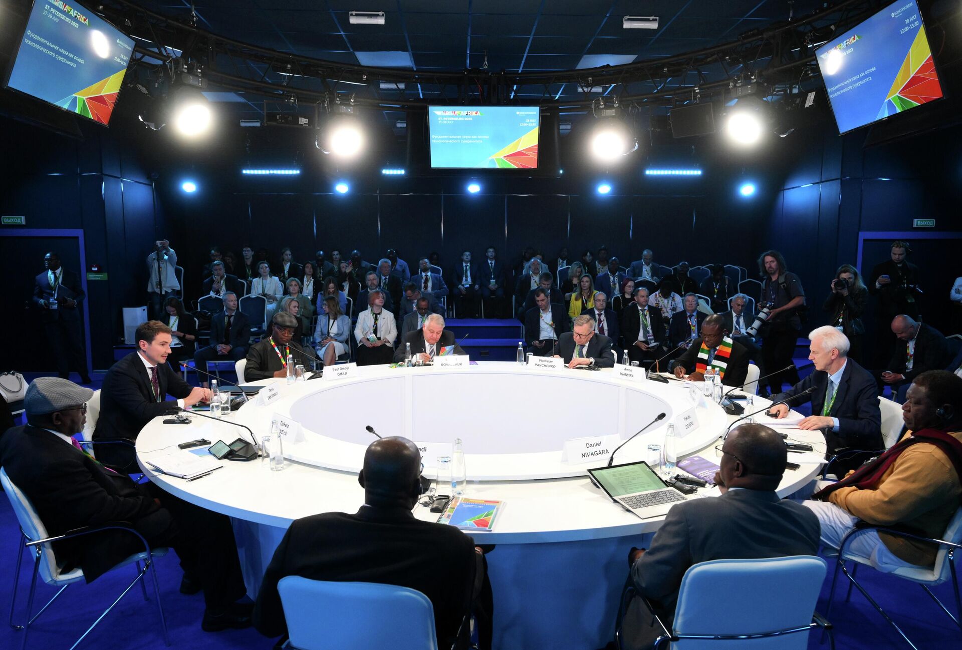 Segunda Cimeira Rússia-África e Fórum Económico e Humanitário. Na mesa discussão o tópico Ciência Fundamental: A Pedra Angular da Soberania Tecnológica, 28 de julho de 2023 - Sputnik Brasil, 1920, 28.07.2023