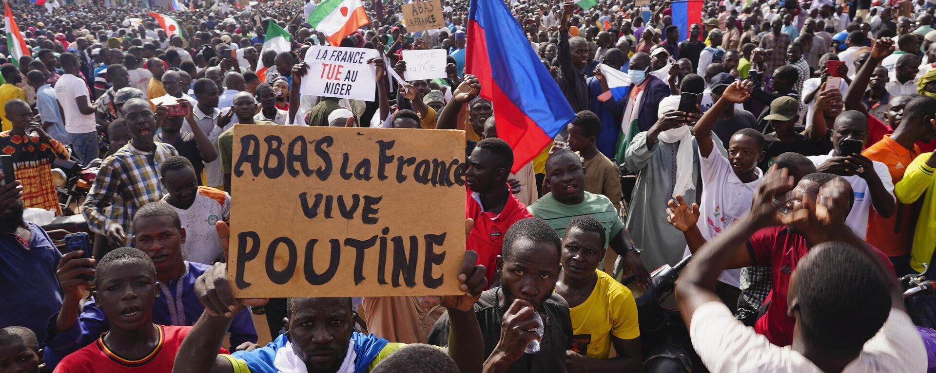 Nigerinos participam de ação convocada por apoiadores do general Abdourahamane Tchiani, presidente da junta militar que deu um golpe de Estado no Níger. Niamey, 30 de julho de 2023 - Sputnik Brasil, 1920, 30.07.2023
