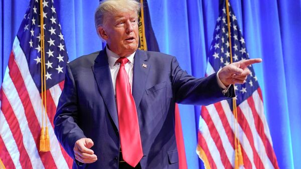 O ex-presidente Donald Trump gesticula após falar durante a Convenção do Partido Republicano da Carolina do Norte em Greensboro, Carolina do Norte, 10 de junho de 2023 - Sputnik Brasil