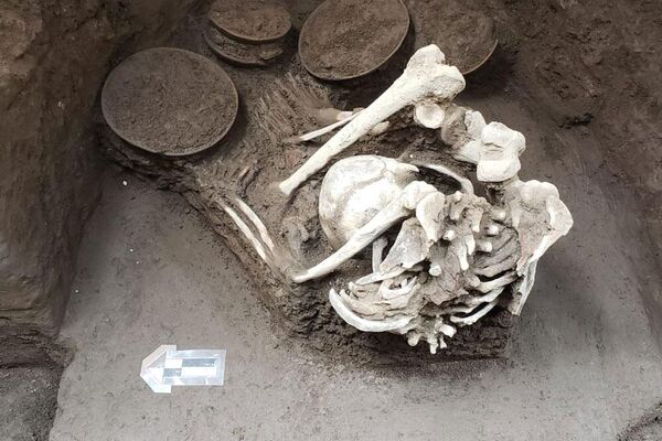 Sepultamento de um adulto no sítio arqueológico de Teotihuacan, México 
 - Sputnik Brasil