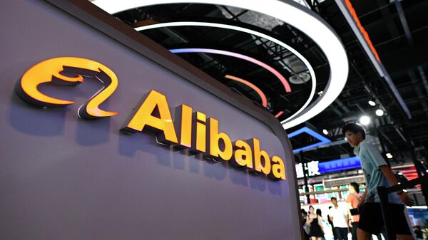 Logotipo do Alibaba é visto na Conferência Mundial de Inteligência Artificial (WAIC) em Xangai em 6 de julho de 2023 - Sputnik Brasil