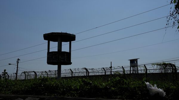 Torre de vigilância vazia dentro da Penitenciária Litoral após lutas mortais dentro da prisão em Guayaquil, Equador, 22 de julho de 2021 - Sputnik Brasil