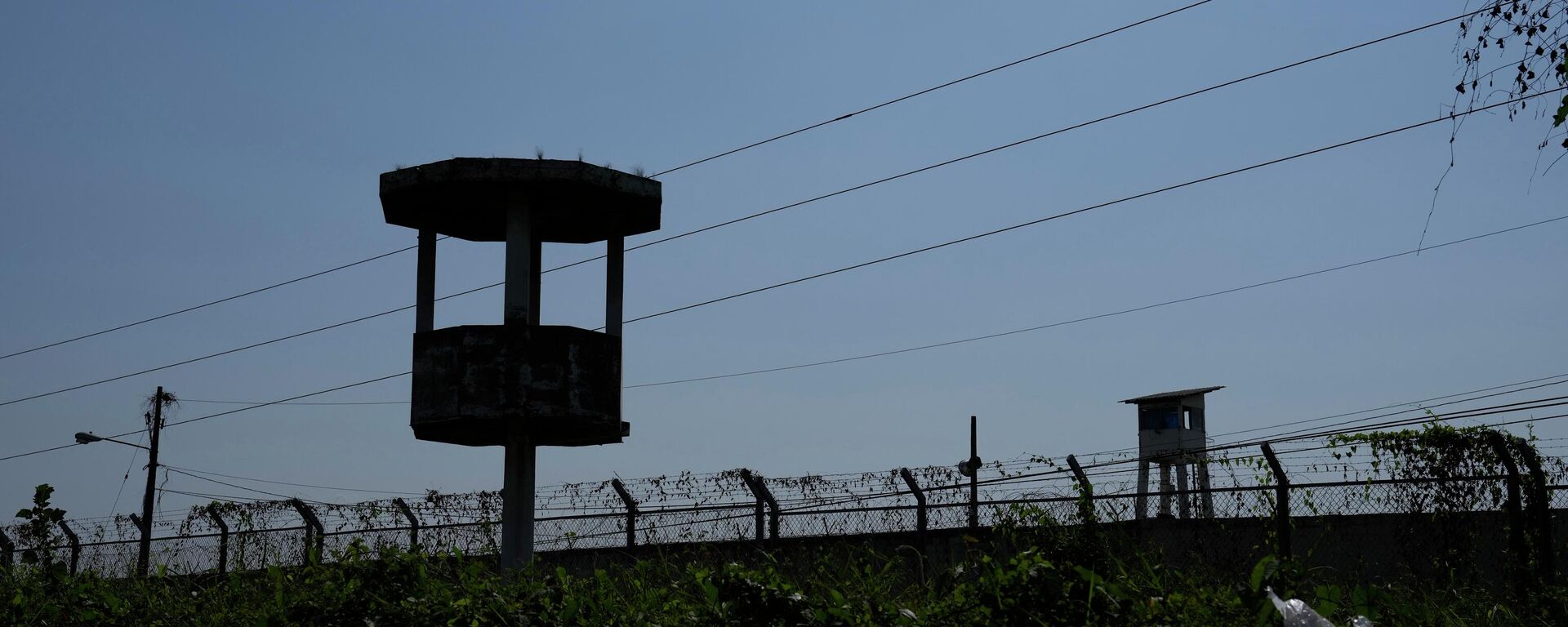 Torre de vigilância vazia dentro da Penitenciária Litoral após lutas mortais dentro da prisão em Guayaquil, Equador, 22 de julho de 2021 - Sputnik Brasil, 1920, 11.08.2023