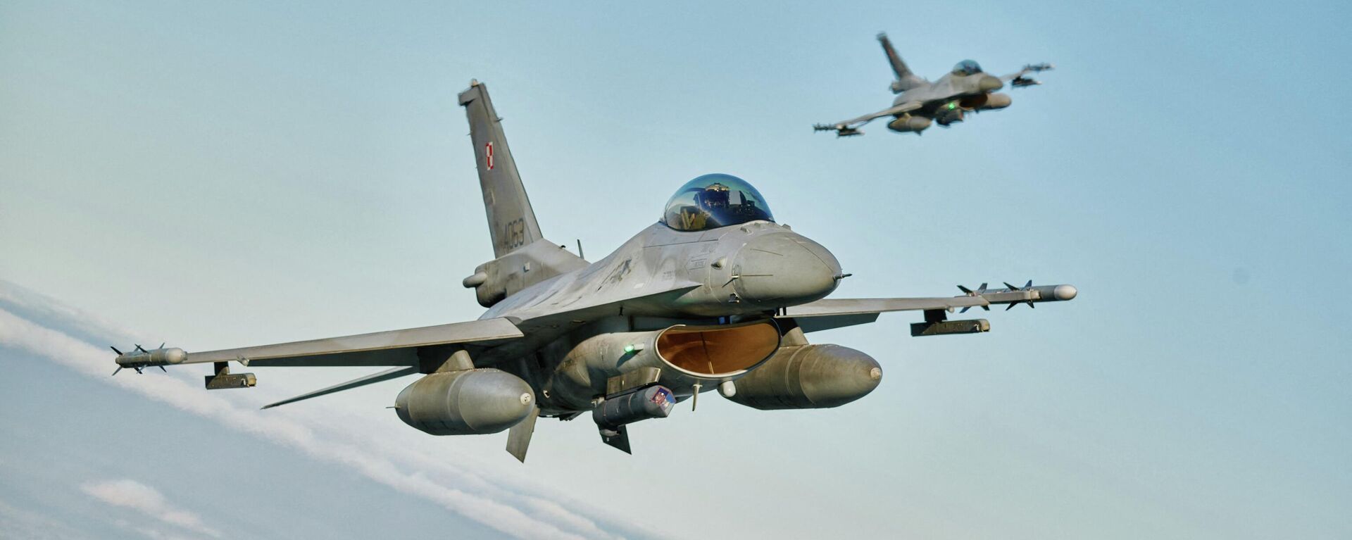 Caças F-16 participam do exercício de blindagem aérea da OTAN perto da base aérea em Lask, centro da Polônia, 12 de outubro de 2022 - Sputnik Brasil, 1920, 27.08.2023