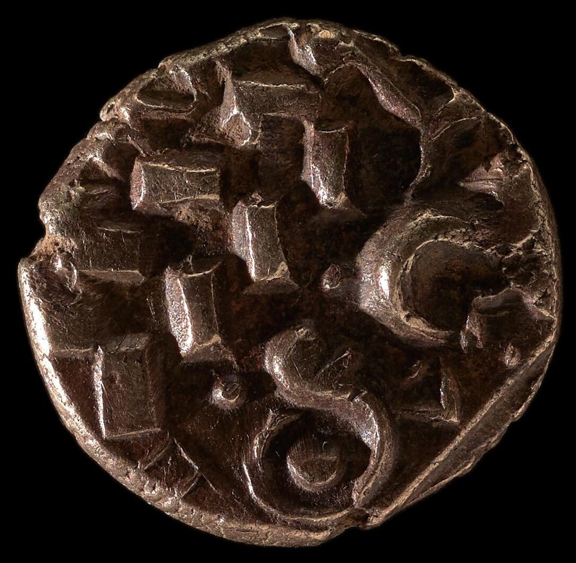 Um tesouro composto por 15 moedas de ouro da idade do Ferro foi descoberto na ilha de Anglesey, no País de Gales - Sputnik Brasil, 1920, 15.08.2023