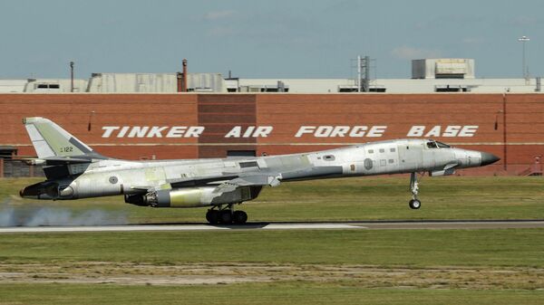 Avião decolando da Base da Força Aérea de Tinker em Oklahoma, EUA (imagem de arquivo) - Sputnik Brasil