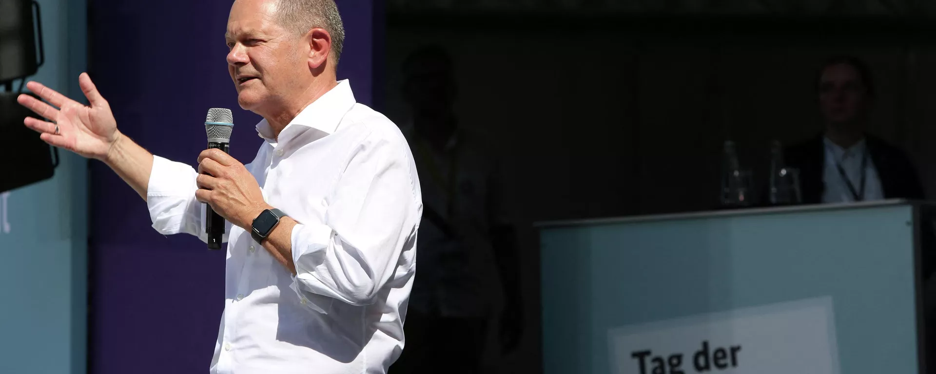 Olaf Scholz, chanceler alemão, fala no palco durante o Dia da Casa Aberta na Chancelaria Federal Alemã em Berlim, Alemanha, 20 de agosto de 2023 - Sputnik Brasil, 1920, 20.08.2023