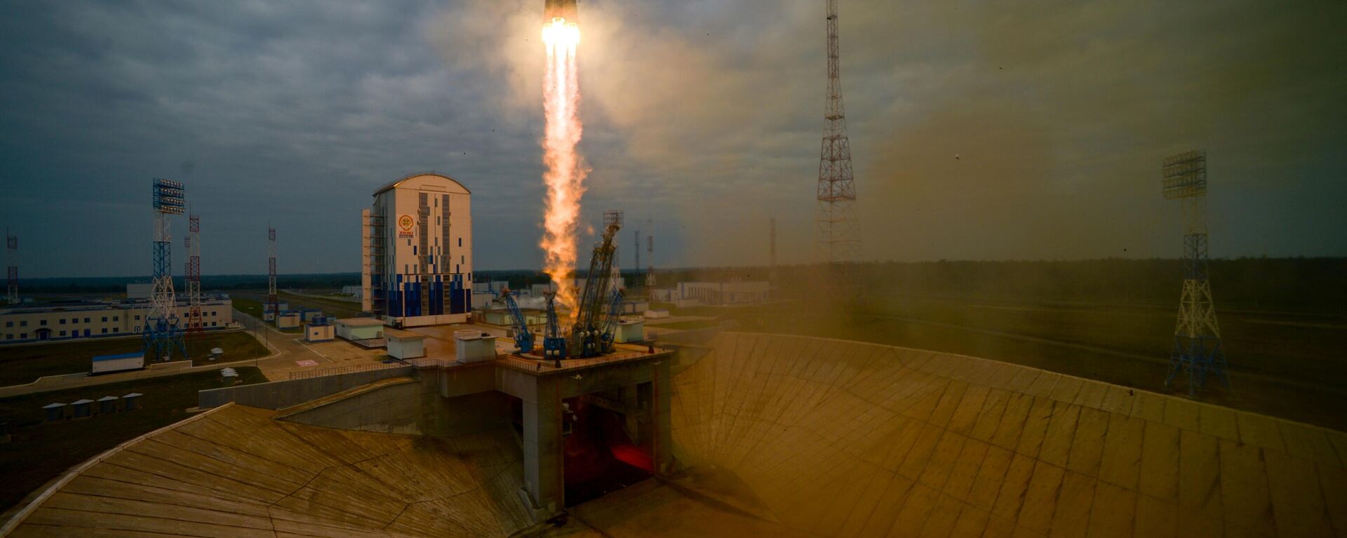 Lançamento do foguete Soyuz 2.1b com o estágio superior Fregat e a estação espacial Luna-25 do cosmódromo Vostochny, Rússia, 11 de agosto de 2023 - Sputnik Brasil, 1920, 21.08.2023