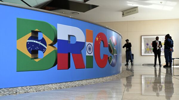 Logotipo do BRICS em Joanesburgo - Sputnik Brasil