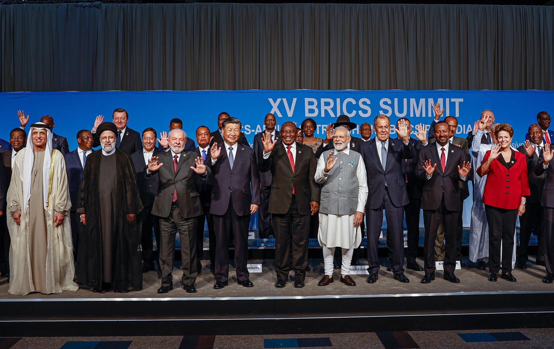 Presidente da República, Luiz Inácio Lula da Silva, e presidentes dos países amigos do BRICS, posam para foto oficial após a reunião do grupo, no Sandton Convention Centre. Joanesburgo - África do Sul - Sputnik Brasil, 1920, 26.08.2023
