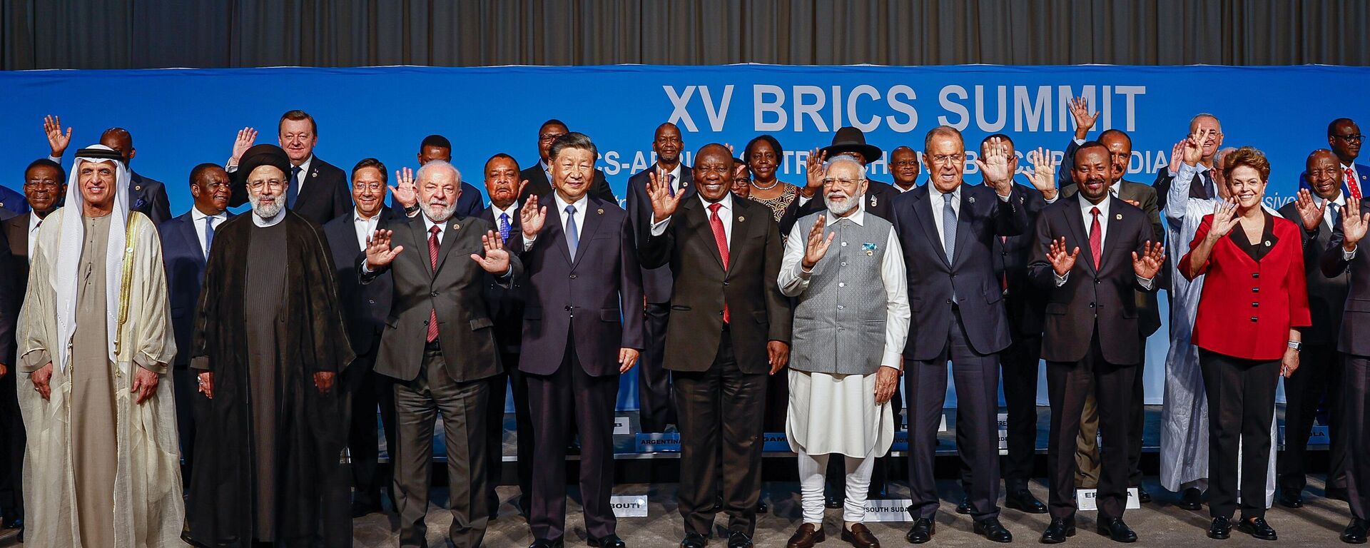 Presidente da República, Luiz Inácio Lula da Silva, e presidentes dos países amigos do BRICS, posam para foto oficial após a reunião do grupo, no Sandton Convention Centre. Joanesburgo - África do Sul - Sputnik Brasil, 1920, 24.08.2023