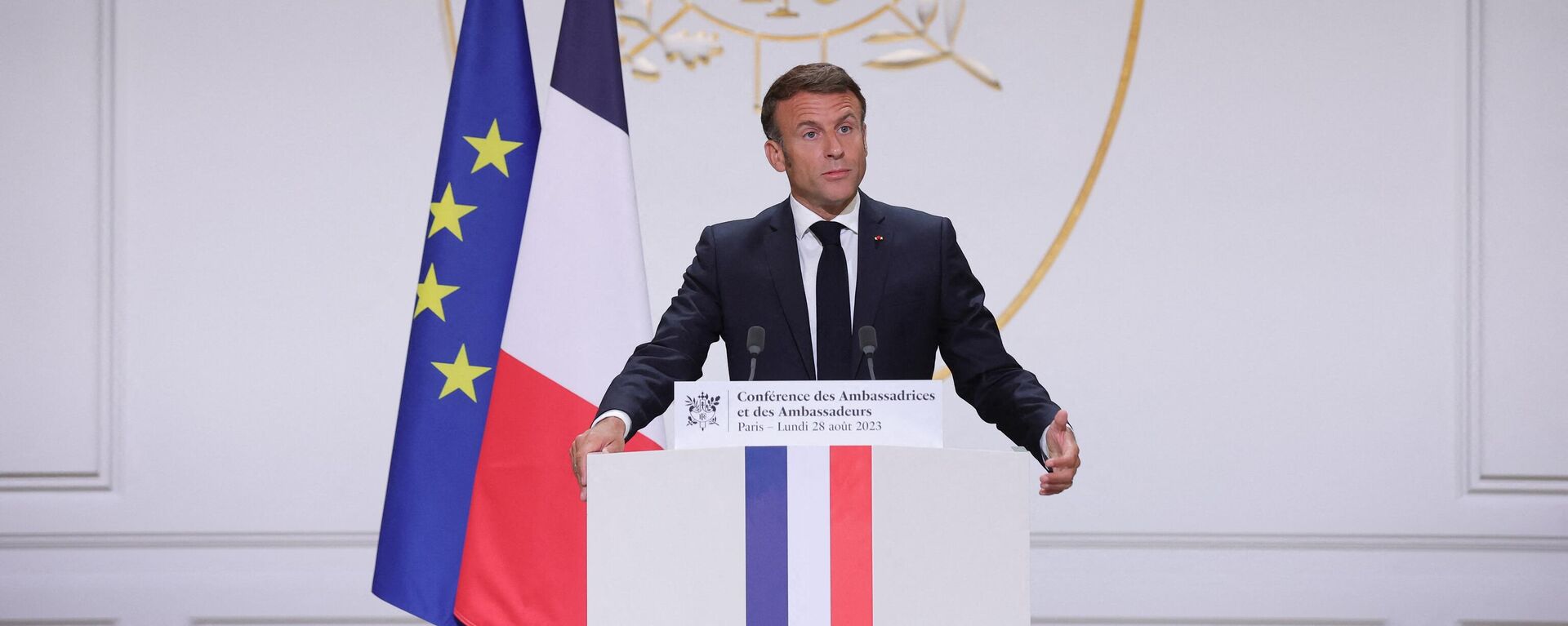 Emmanuel Macron, presidente da França, fala aos embaixadores franceses durante a conferência de embaixadores no Palácio do Élysée, em Paris, França, 28 de agosto de 2023 - Sputnik Brasil, 1920, 28.08.2023