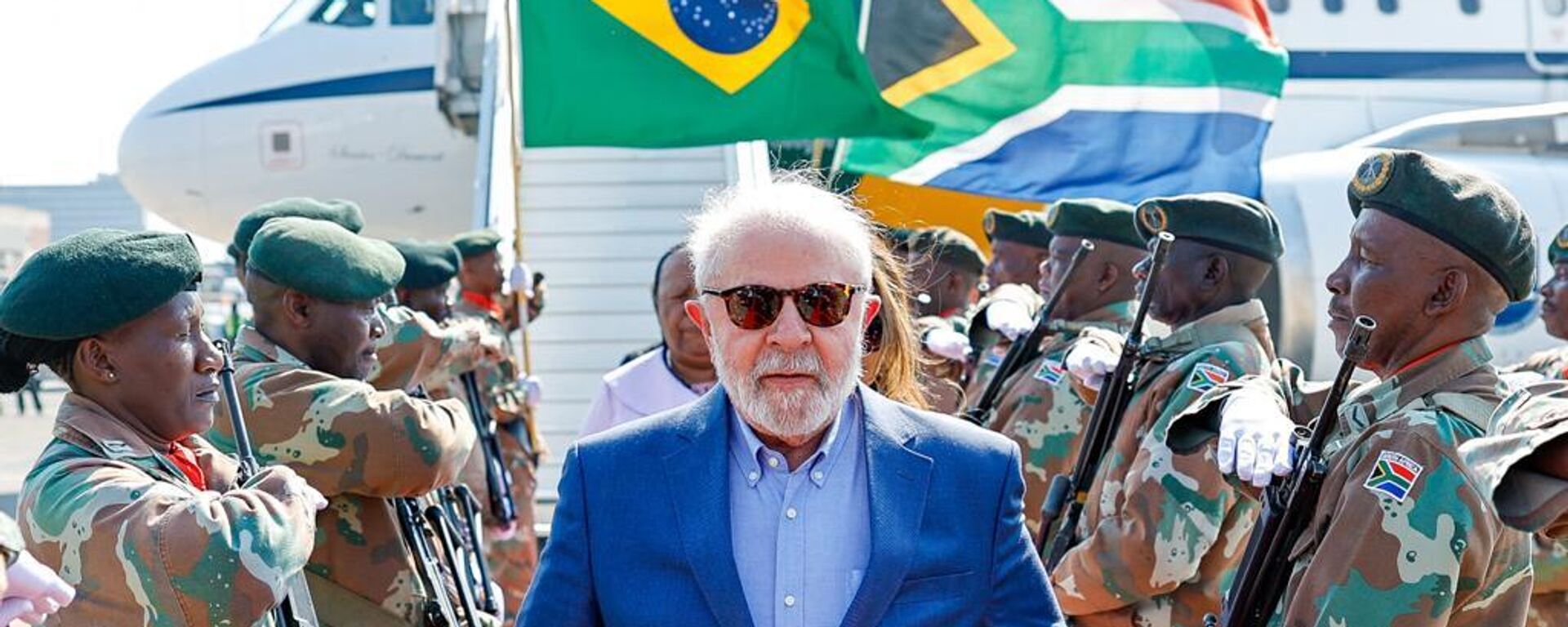 Presidente do Brasil, Luiz Inácio Lula da Silva desembarca em Joanesburgo, África do Sul, 21 de agosto de 2023 - Sputnik Brasil, 1920, 28.08.2023