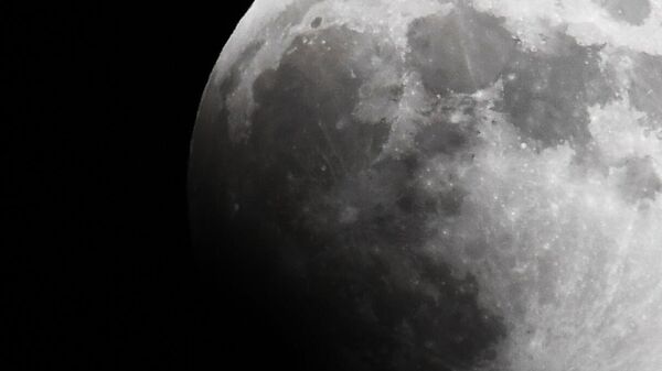 Eclipse lunar visto em Vladivostok, Rússia, 8 de novembro de 2022 - Sputnik Brasil