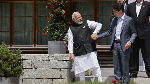 Narendra Modi e Justin Trudeau na reunião do G20 em 2022 - Sputnik Brasil