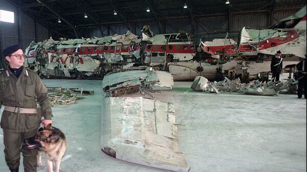 Restos do avião de passageiros DC-9 que caiu nos céus de Ustica, na Itália, em junho de 1980 - Sputnik Brasil