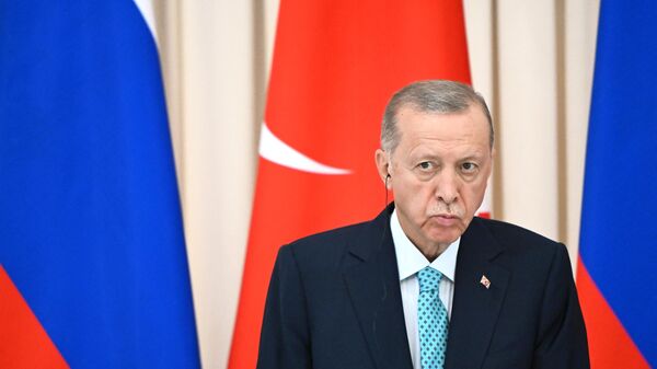 Presdiente da Turquia, Recep Tayyip Erdogan, durante coletiva de imprensa com seu homóloho russo, Vladimir Putin, em Sochi, 4 de setembro de 2023 - Sputnik Brasil