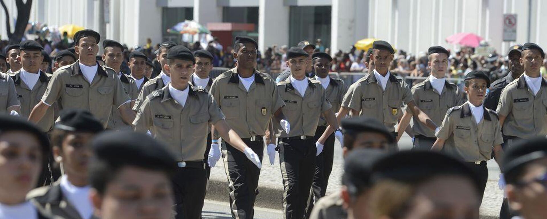 Desfile cívico-militar de 7 de Setembro no Centro do Rio de Janeiro, no Brasil, em 2018 - Sputnik Brasil, 1920, 04.09.2023