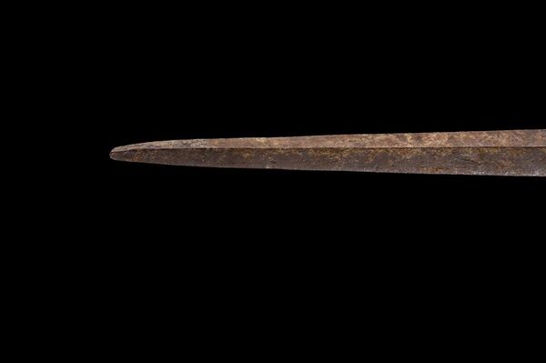 Esconderijo de quatro espadas romanas de 1900 anos de idade, bem preservadas e uma arma esfaqueada foram descobertas em uma caverna em Israel - Sputnik Brasil