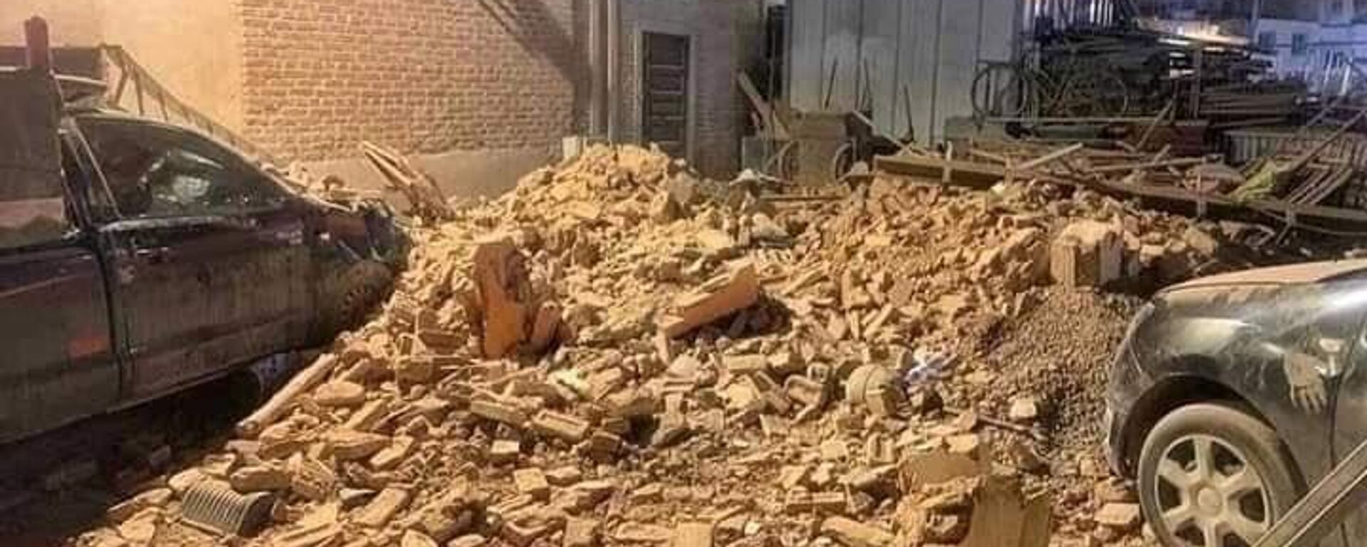 Escombros de um prédio que colapsou em decorrência do tremor. Marrocos, 8 de setembro de 2023 - Sputnik Brasil, 1920, 08.09.2023
