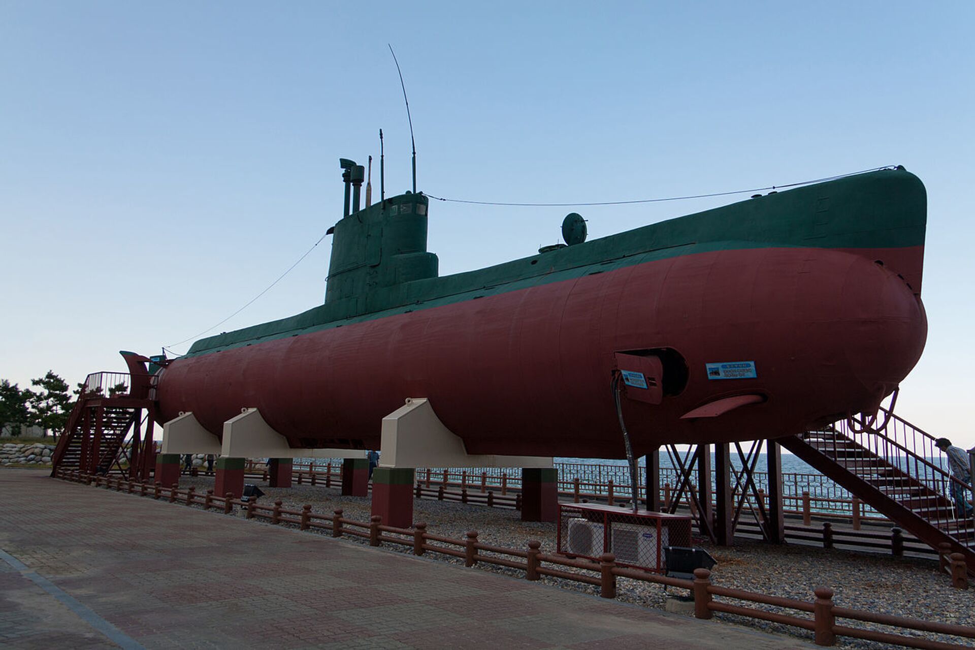 Submarino Sang-O da Coreia do Norte que encalhou em águas da Coreia do Sul perto de Gangneung, em 1996 - Sputnik Brasil, 1920, 09.09.2023