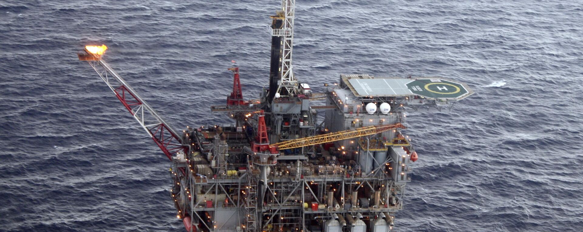 Plataforma de petróleo Perdido, localizada a cerca de 320 km ao sul de Galveston, Texas, no golfo do México, EUA, 27 de outubro de 2011 - Sputnik Brasil, 1920, 10.09.2023