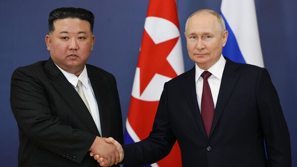 O presidente russo, Vladimir Putin e o líder norte-coreano Kim Jong-un manterem conversações bilaterais na cidade de Vostochny na manhã desta quarta-feira (13) - Sputnik Brasil