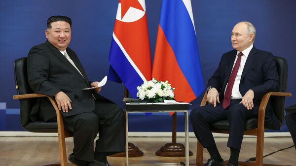 Presidente da Rússia, Vladimir Putin, recebe o líder da Coreia do Norte, Kim Jon-un, no Kremlin, em 13 de setembro de 2023 - Sputnik Brasil