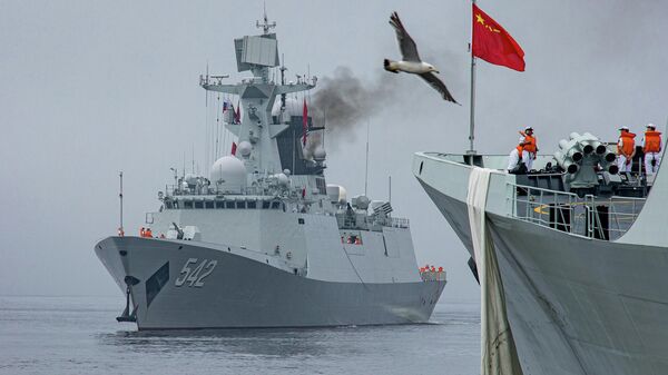 Navios da Marinha do Exército da Libertação Popular (ELP) chegando no porto de Vladivostok após o exercício conjunto russo-chinês North Interaction-2023 (Interação do Norte 2023) no mar do Japão - Sputnik Brasil
