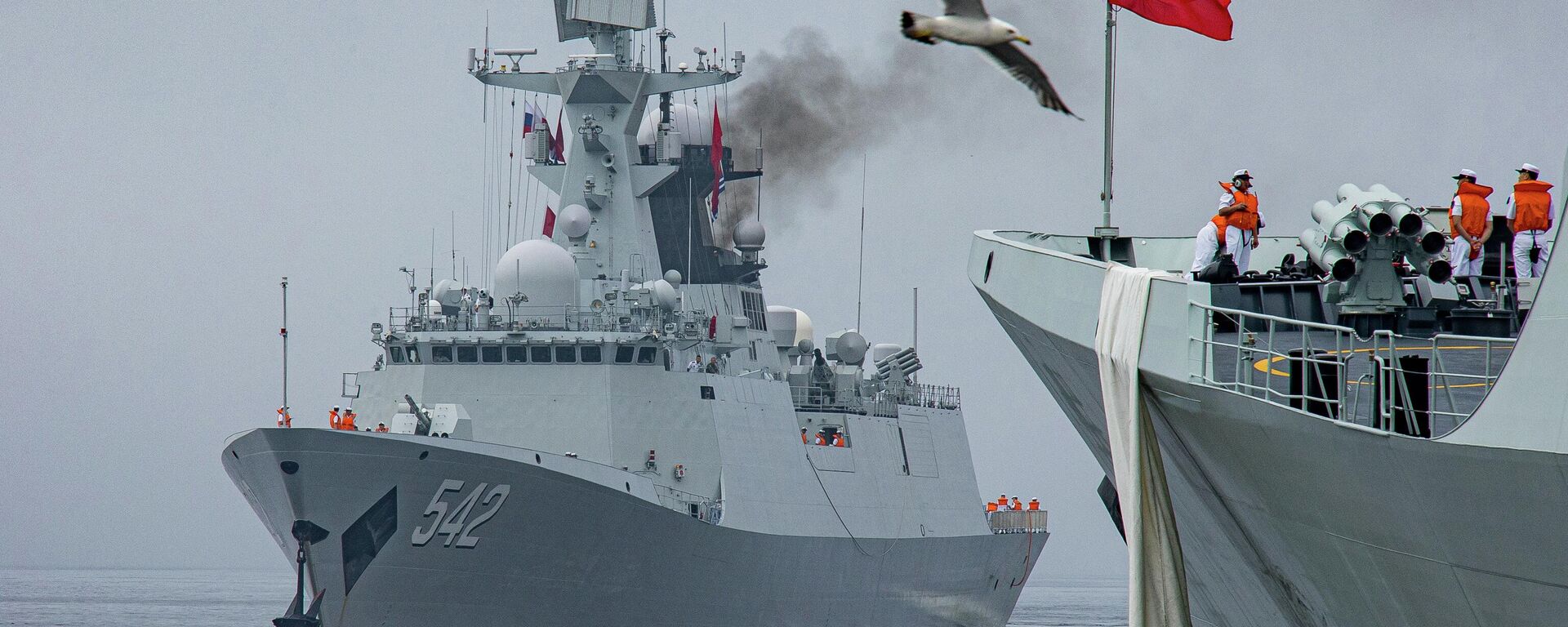 Navios da Marinha do Exército da Libertação Popular (ELP) chegando no porto de Vladivostok após o exercício conjunto russo-chinês North Interaction-2023 (Interação do Norte 2023) no mar do Japão - Sputnik Brasil, 1920, 20.09.2023