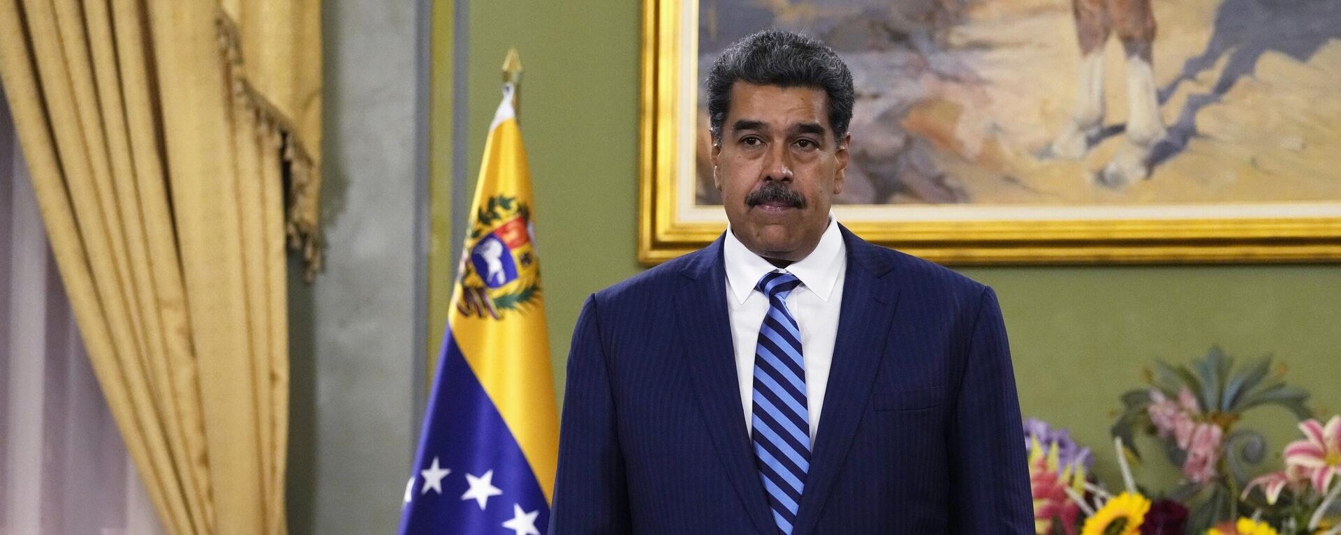 Nicolás Maduro, presidente venezuelano, espera para receber o novo embaixador da Colômbia na Venezuela, no Palácio Presidencial de Miraflores em Caracas, Venezuela, 16 de agosto de 2023 - Sputnik Brasil, 1920, 25.01.2024