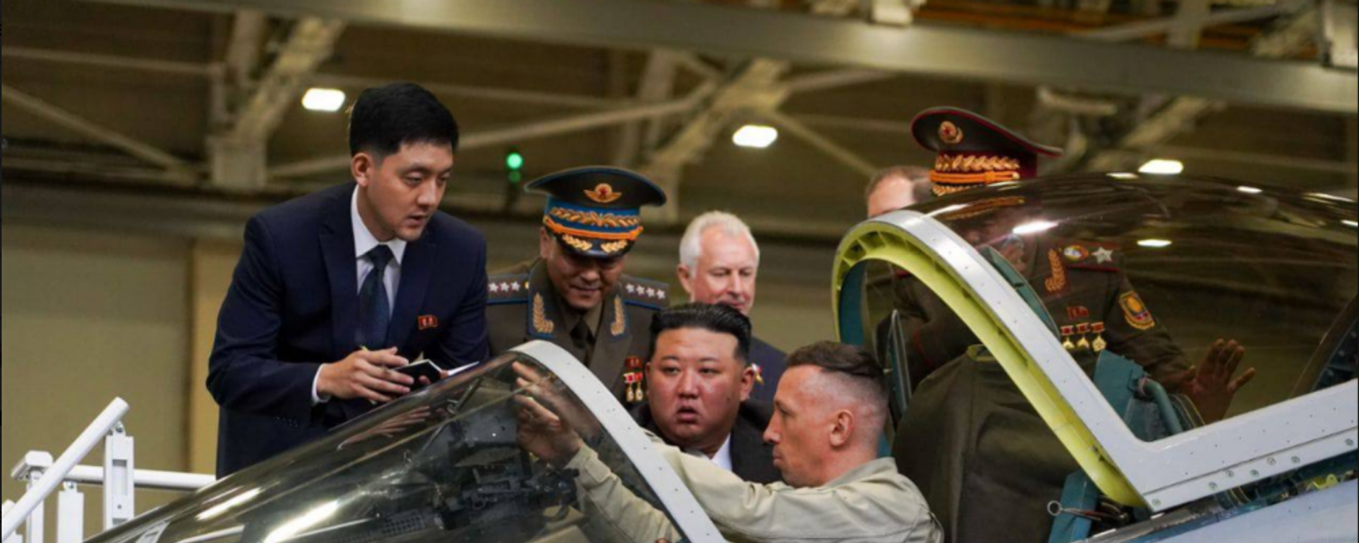 Líder norte-coreano, Kim Jong-un, na fábrica de Komsomolsk-no-Amur, 15 de setembro de 2023 - Sputnik Brasil, 1920, 15.09.2023
