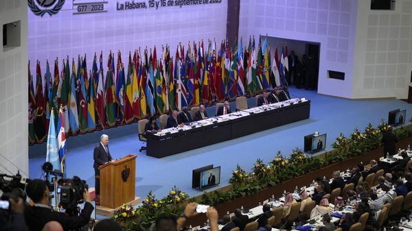 Miguel Díaz-Canel, presidente de Cuba, discursa para os líderes presentes na Cúpula do G77+China em Havana, Cuba, 15 de setembro de 2023 - Sputnik Brasil
