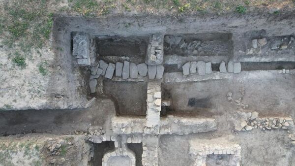 Geladeira romana antiga desenterrada na Bulgária - Sputnik Brasil