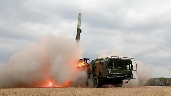 O sistema de mísseis balísticos de curto alcance Iskander é usado durante a operação militar especial russa na Ucrânia - Sputnik Brasil
