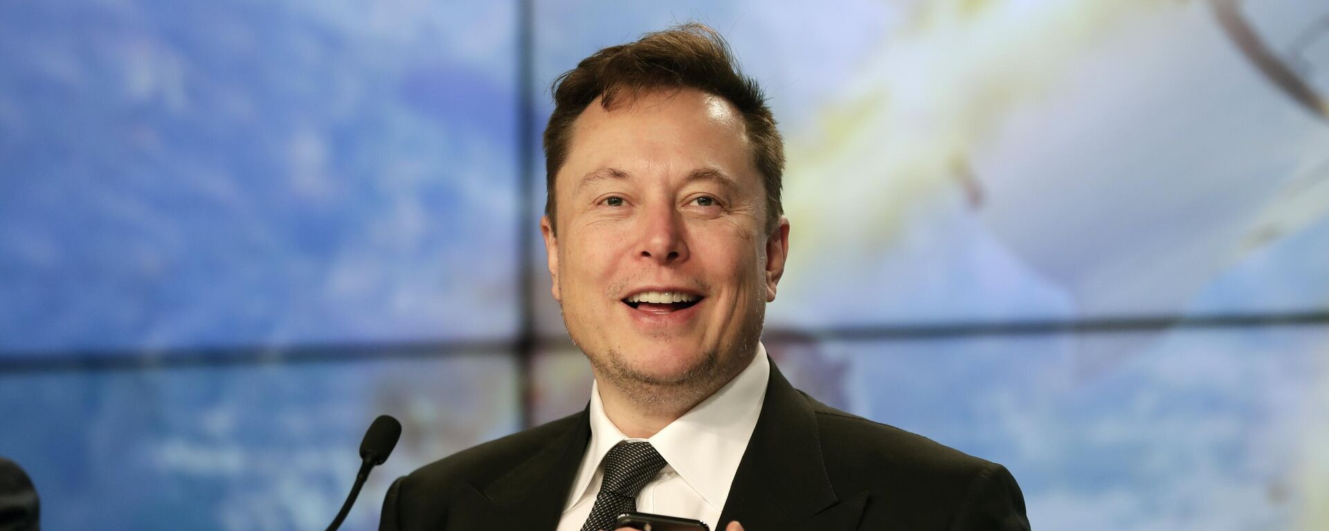 Elon Musk em entrevista coletiva após um voo de teste do foguete Falcon 9, em Cabo Canaveral, na Flórida. EUA, 28 de agosto de 2020 - Sputnik Brasil, 1920, 10.11.2023