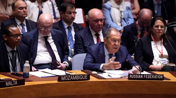 O ministro das Relações Exteriores da Rússia, Sergei Lavrov, fala durante uma reunião do Conselho de Segurança da ONU sobre a Ucrânia, à margem da 78ª Assembleia Geral da ONU, na sede da ONU na cidade de Nova York, 20 de setembro de 2023 - Sputnik Brasil
