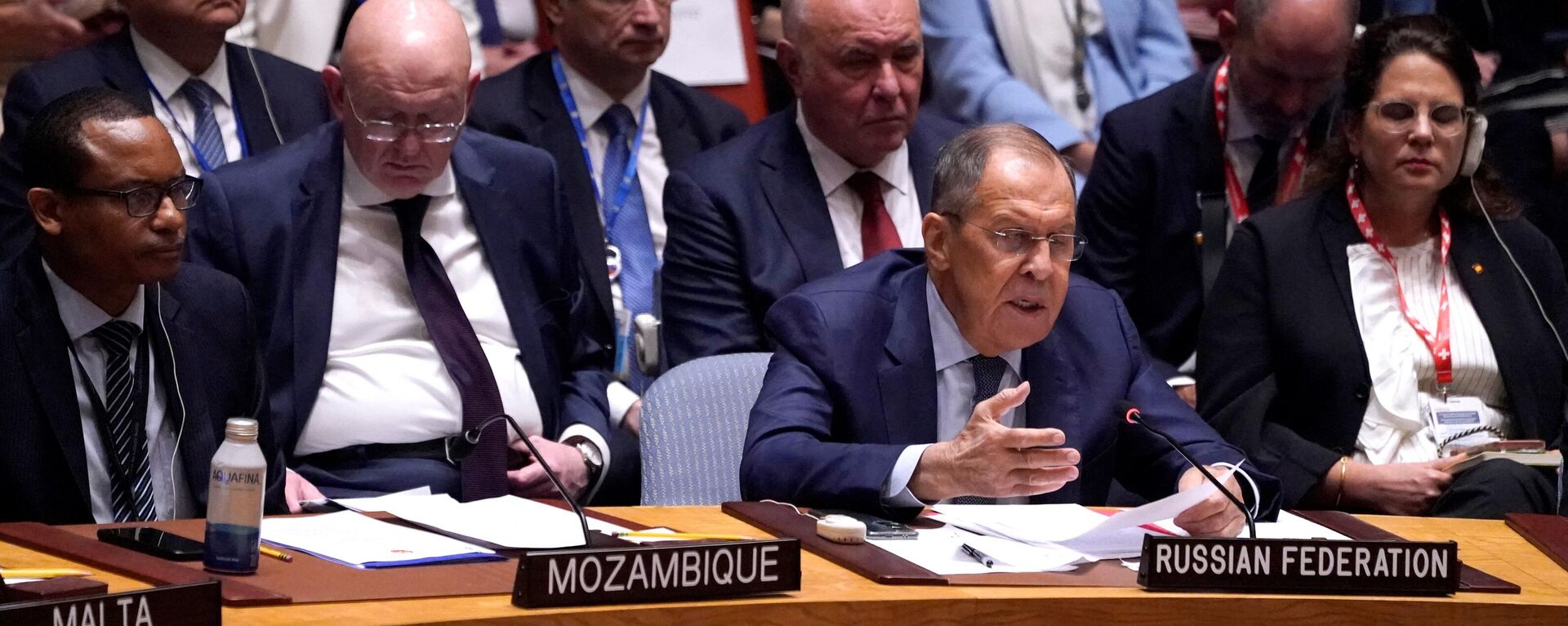 O ministro das Relações Exteriores da Rússia, Sergei Lavrov, fala durante uma reunião do Conselho de Segurança da ONU sobre a Ucrânia, à margem da 78ª Assembleia Geral da ONU, na sede da ONU na cidade de Nova York, 20 de setembro de 2023 - Sputnik Brasil, 1920, 20.09.2023