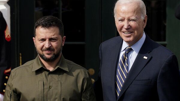 Presidente ucraniano Vladimir Zelensky e seu homólogo Joe Biden durante uma reunião na Casa Branca, 21 de setembro de 2023 - Sputnik Brasil