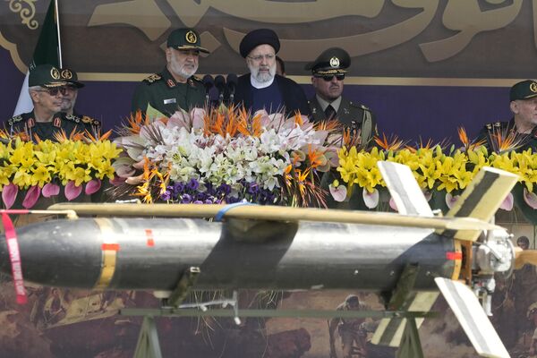 Presidente iraniano Ebrahim Raisi no desfile militar anual, 22 de setembro de 2023 - Sputnik Brasil